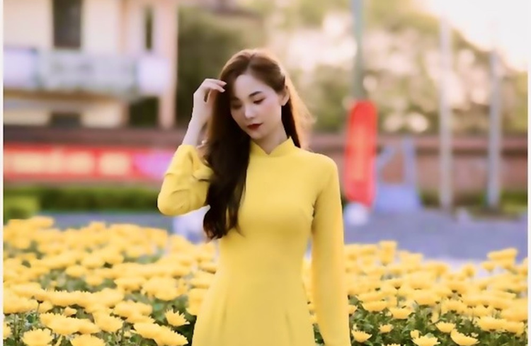 Mơ thấy áo dài màu vàng