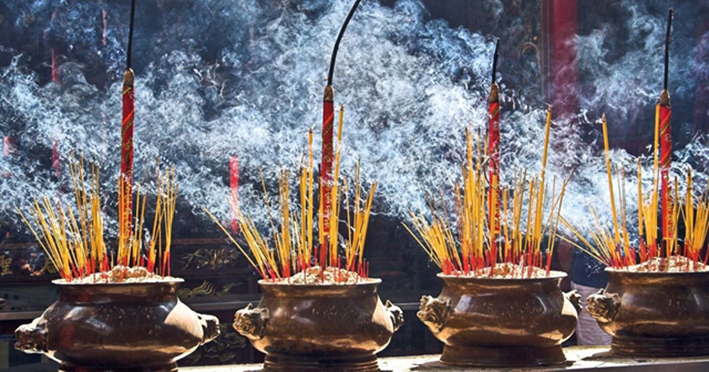 Mơ thấy nhiều bát hương: tiền tài rủng rỉnh! Mơ thấy nhiều bát hương: tiền tài rủng rỉnh!