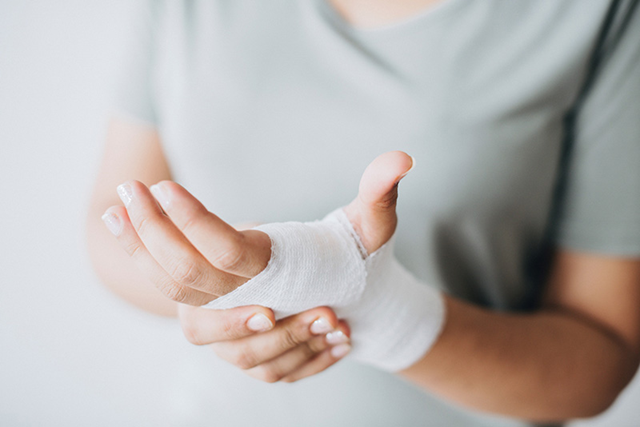 Mơ thấy mình tự băng bó vết thương