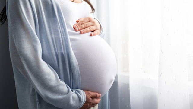 Mơ thấy người quen có bầu